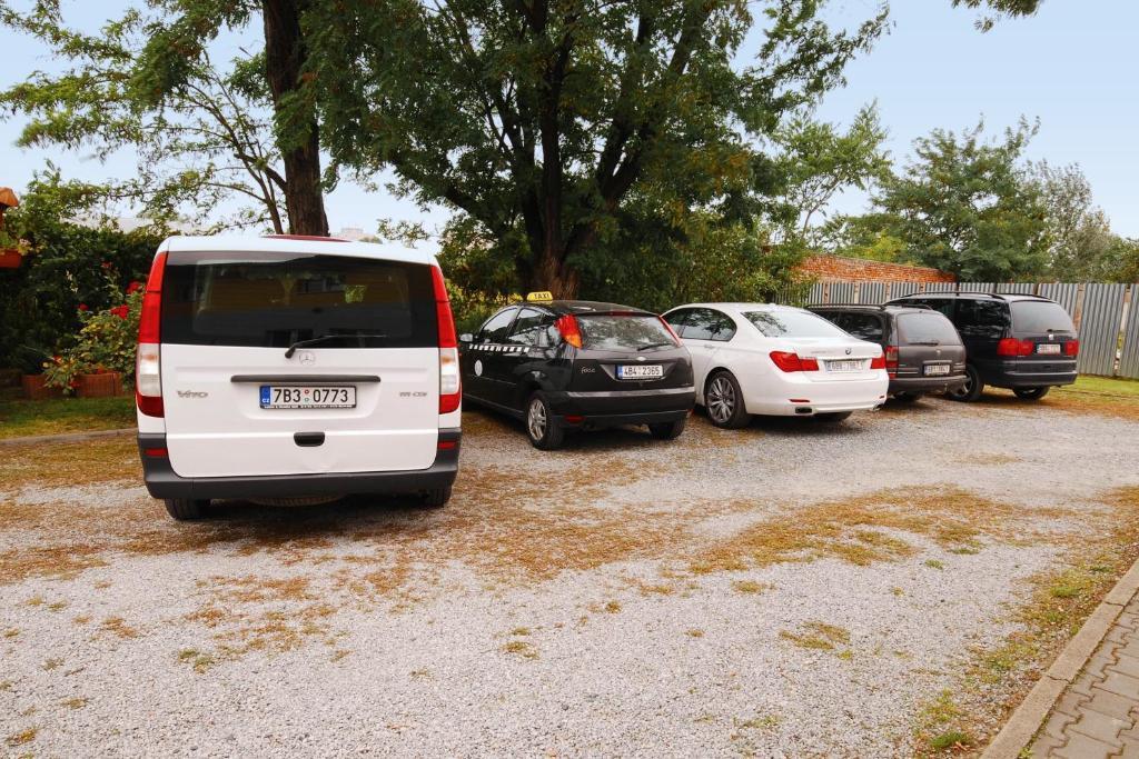 Expres Atack Penzion Brno Exteriör bild