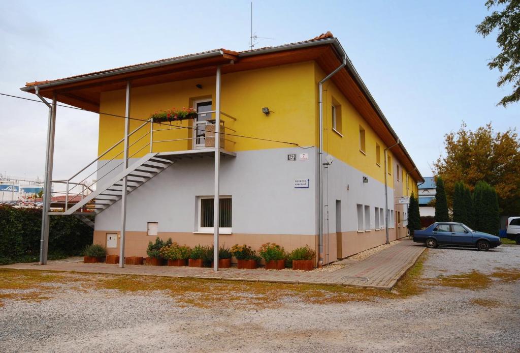 Expres Atack Penzion Brno Exteriör bild
